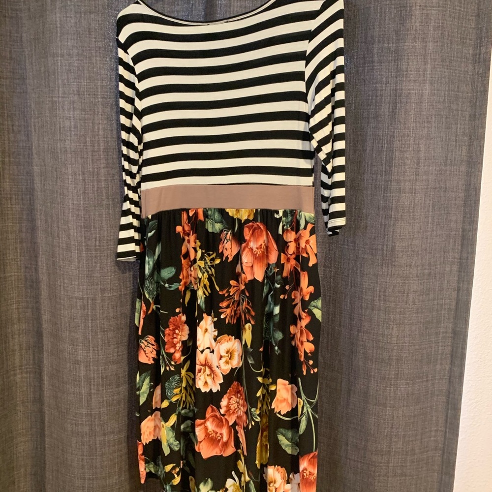 Dress - Picture 3 of 3